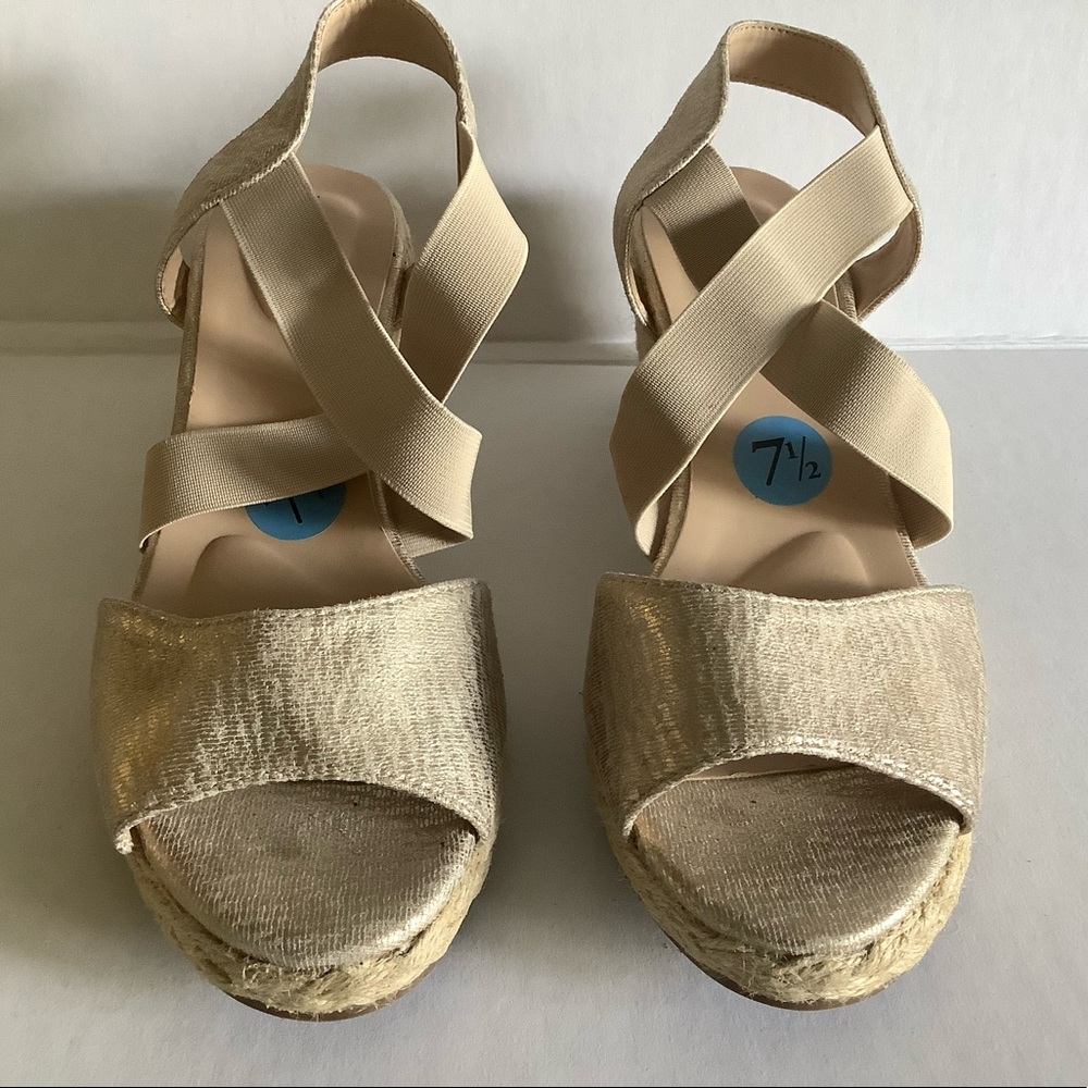 TAHARI Wedge Heels Sandals size 7.5